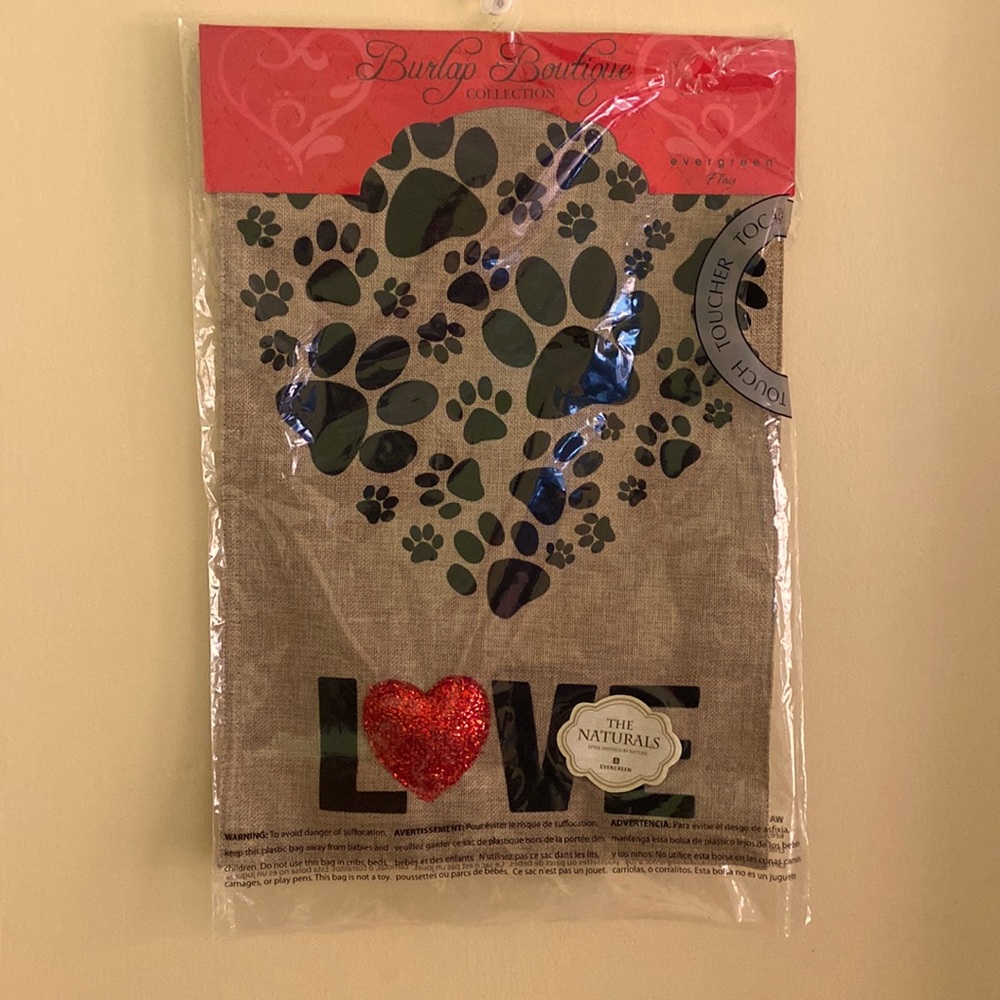 Brand new garden flag: love paws
